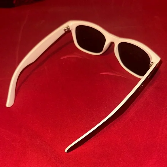 Ray-Ban 2132 Black Frame with Off White Arms Sunglasses 55 18 145 - Picture 3 of 4